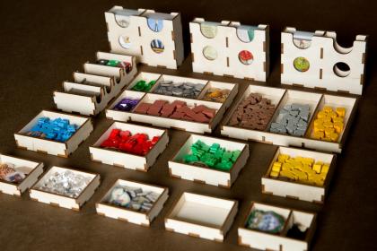 Insert pasujący do gry Czerwona Katedra