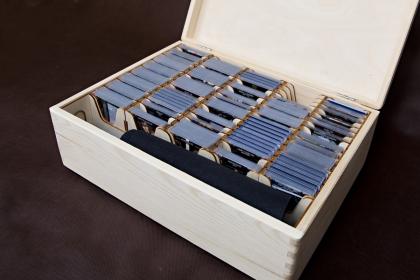 Skrzynia kolekcjonerska na karty W4 (z pojemnikami na karty i dwie maty)