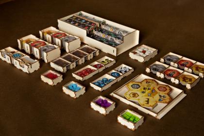 Insert pasujący do gry Praga Caput Regni