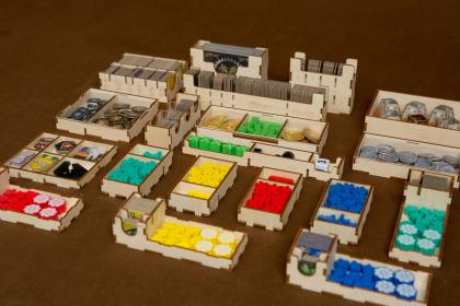 Insert pasujący do gry Nucleum