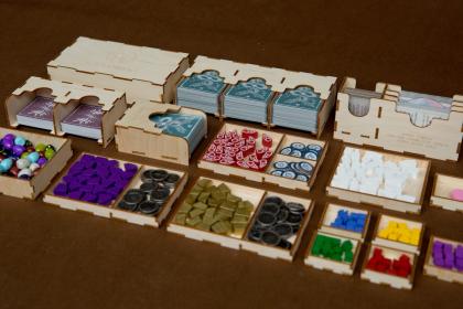 Insert pasujący do gry Na Skrzydłach Smoków