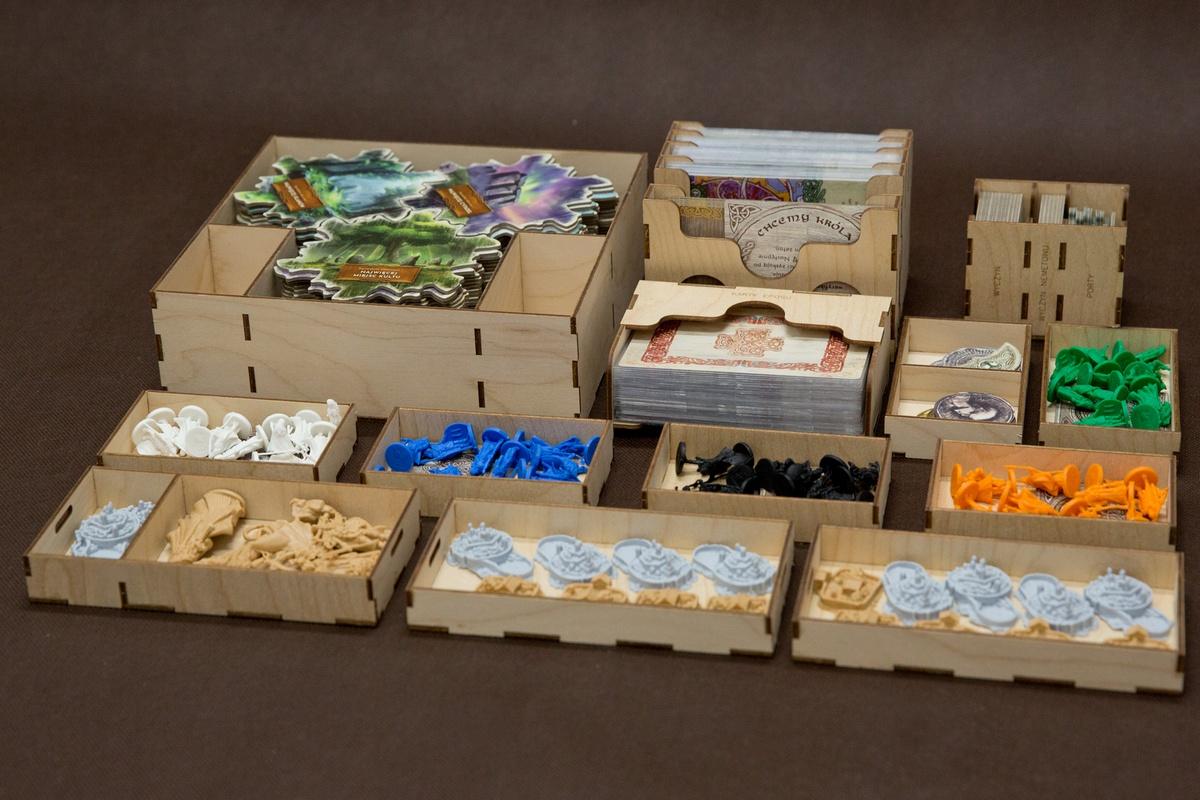 Insert pasujący do gry INIS z dodatkami