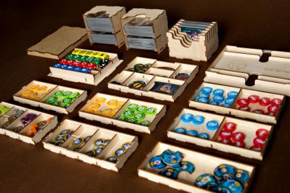 Insert pasujący do gry Pory Roku