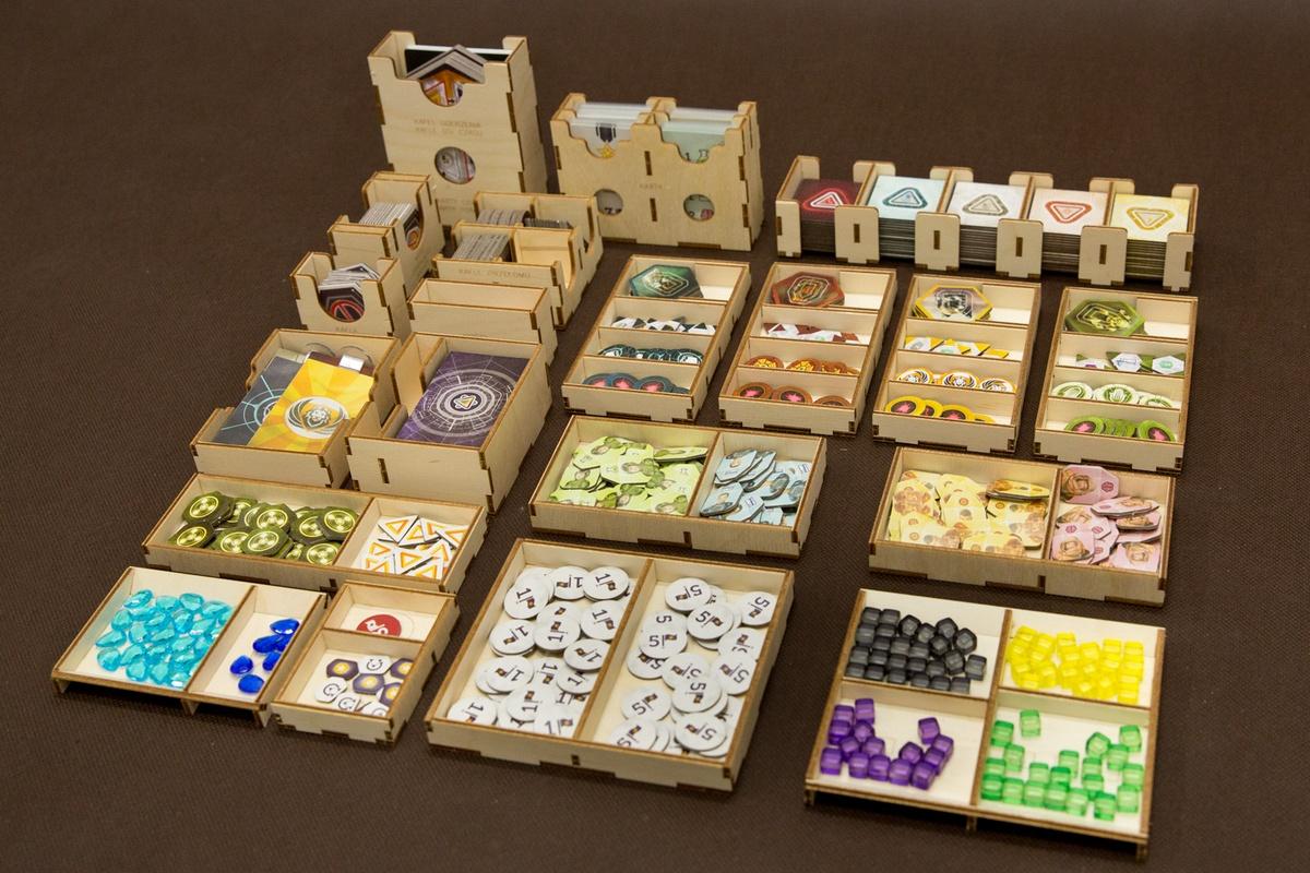 Insert pasujący do gry Anachrony