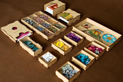 Insert pasujący do gry Dobry Rok