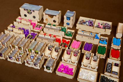 Insert pasujący do gry Wojna w Krainie Czarów