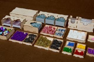 Insert pasujący do gry Na Skrzydłach Smoków